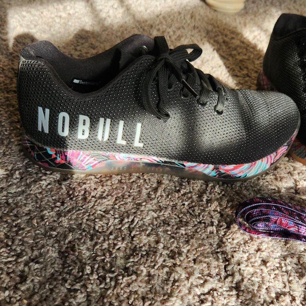 Nobull Size 7.5 - Picture 2 of 9